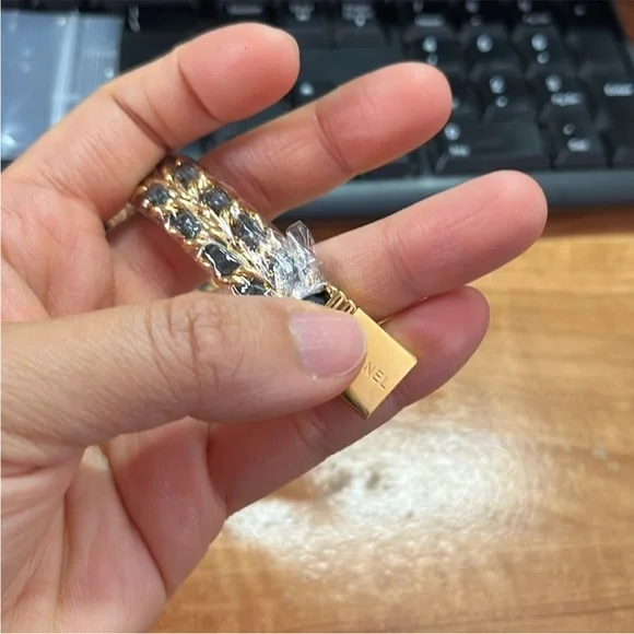 Black and gold premiere style watch - Picture 3 of 5